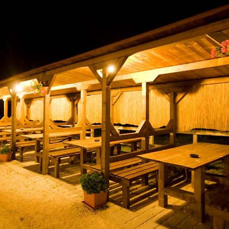 Agriturismo Cascina Roveri Монцамбано Екстериор снимка