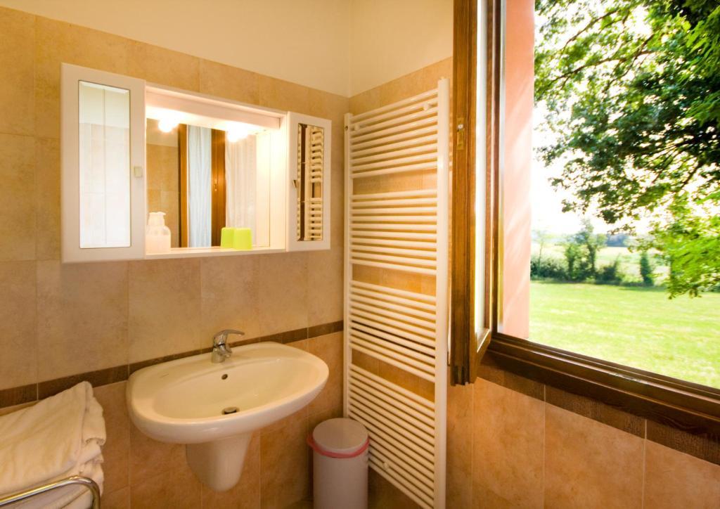 Agriturismo Cascina Roveri Монцамбано Стая снимка